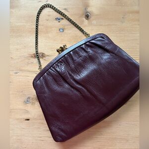 Vintage Ande burgundy leather clutch gold-tone kiss-lock thin metal chain strap